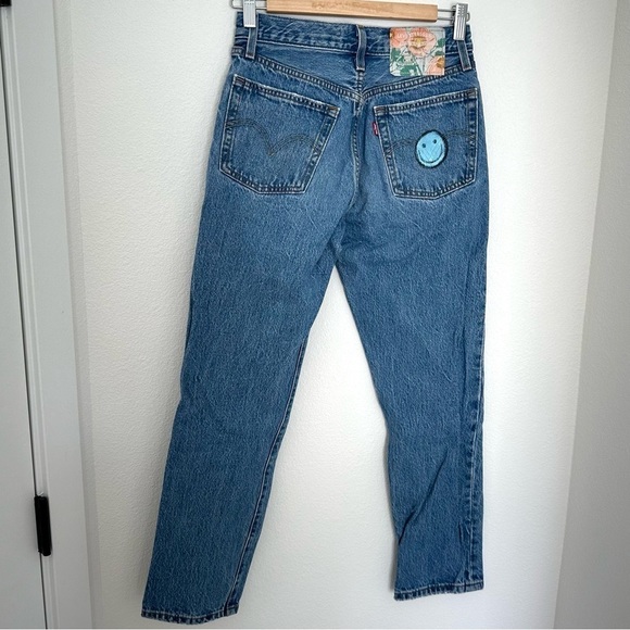 Levi’s 501 Upcycled Denim Jeans Back Smiley Pocket Floral Leather Patch Size 25 - Picture 5 of 10